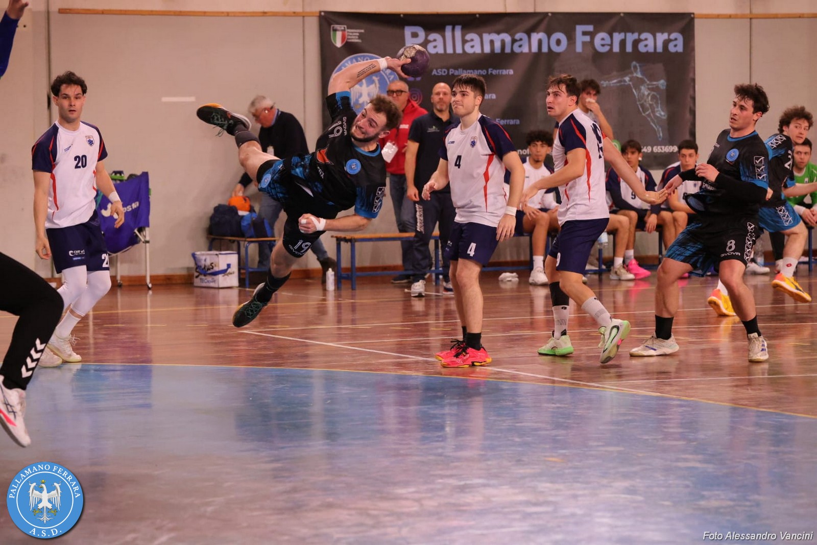 Pallamano Ferrara fa 2 su 2 nel derby e prende il largo!